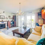 105 - Duplex With Views, Daire