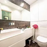 105 - Duplex With Views, Daire