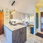 105 - Duplex With Views, Daire