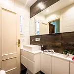 105 - Duplex With Views, Daire