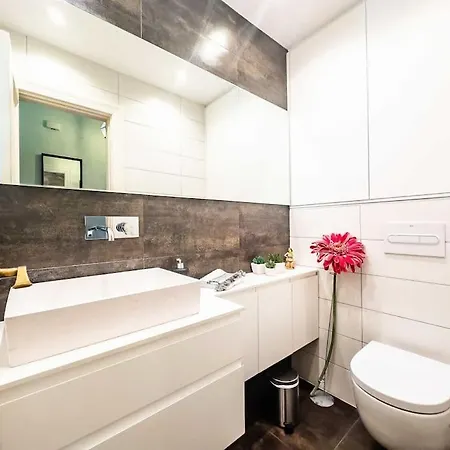 105 - Duplex With Views, Apartment