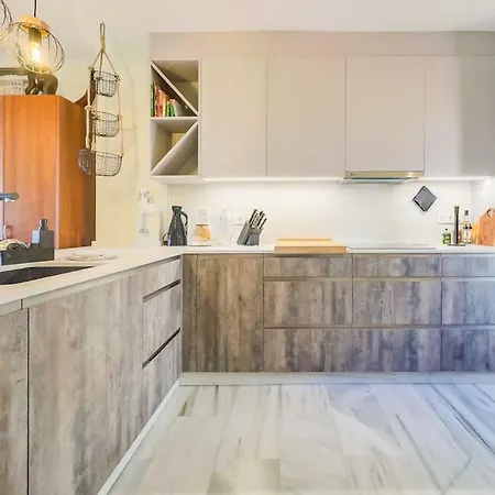 105 - Duplex With Views, Apartment *